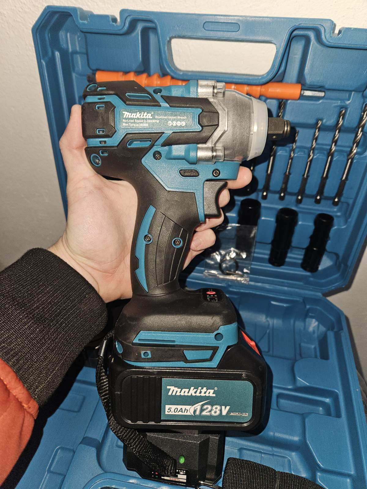 Aku Makita Udarni Odvijac Sa Alatom Busilica 128V