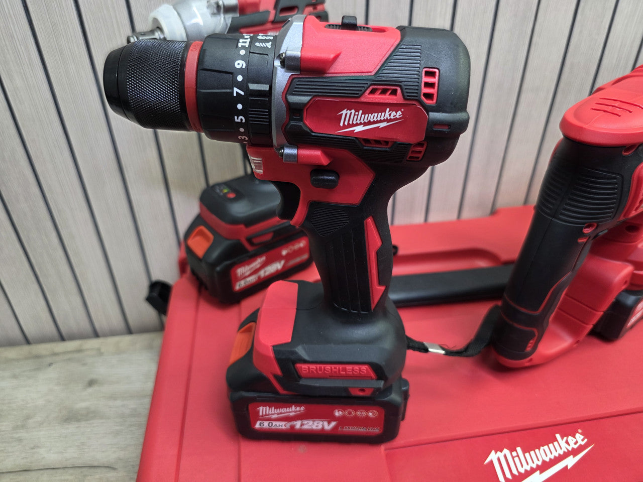 Milwaukee AKU Set 4u1 – Bušilica, Brusilica, Odvijač