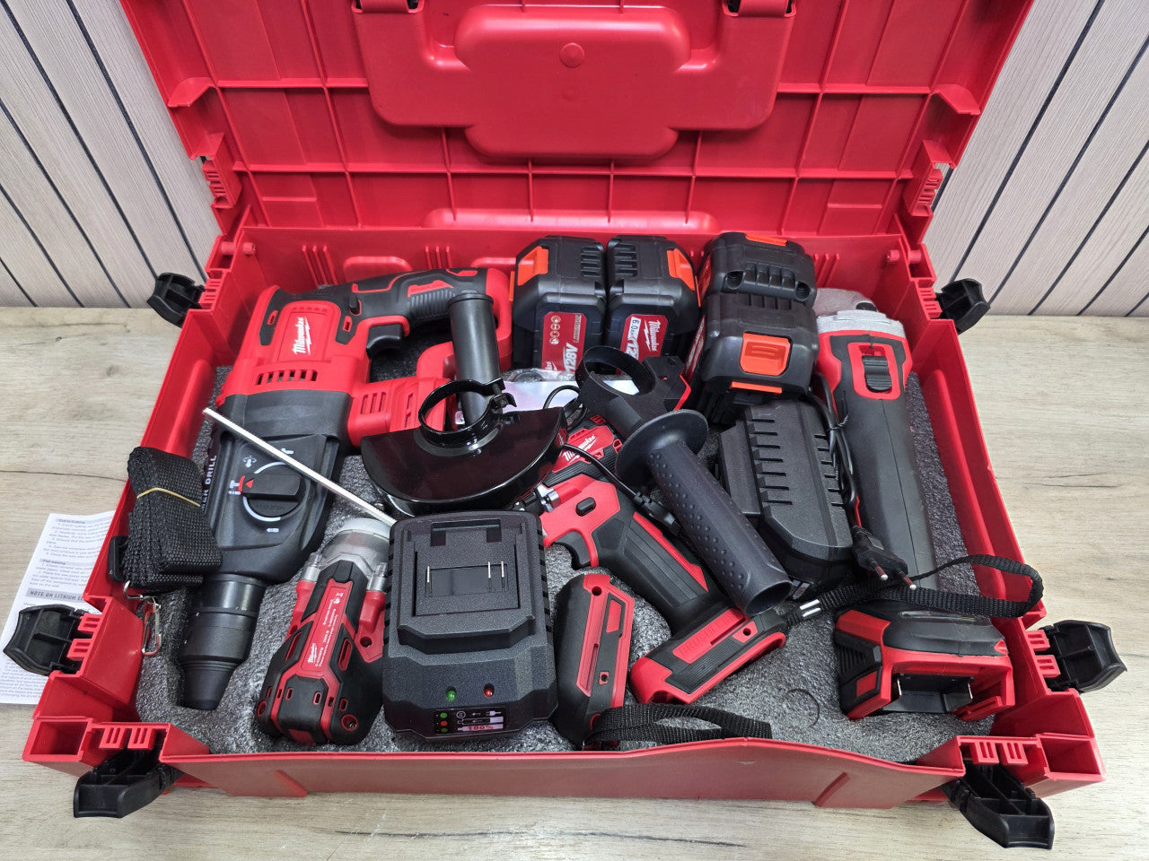 Milwaukee AKU Set 4u1 – Bušilica, Brusilica, Odvijač